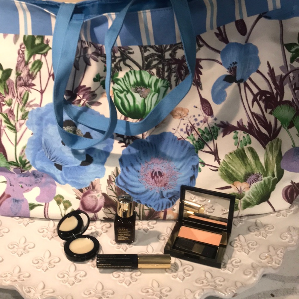 Wonderful Estée Lauder bag and makeup bundle!!!